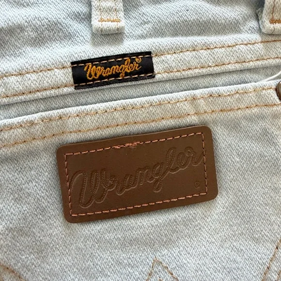 Light Wash Frayed Hem Denim Shorts - Picture 3 of 4